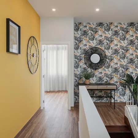 Alegria Flat By An Island פונשל